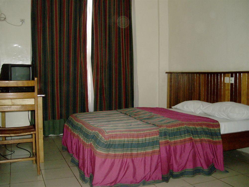 Hotel Le Relais Saint Jacques Yaoundé Extérieur photo